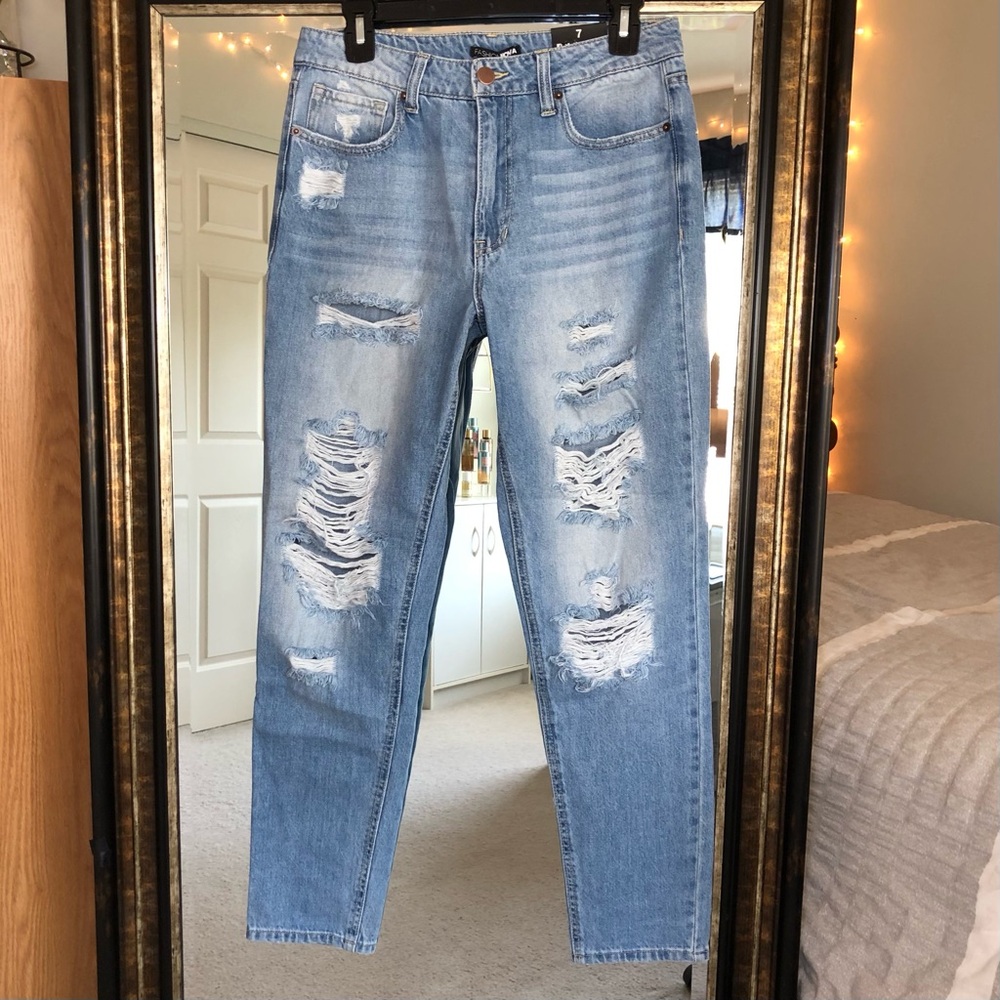 Fashion Nova Straight Leg Jeans - Light Wash | Mid Rise | Distressed | Brand New